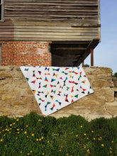 Load image into Gallery viewer, Modern Triangle Throw Quilt