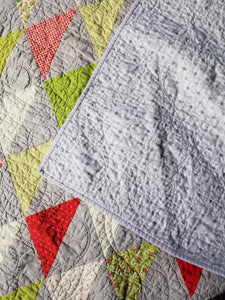 "Triangle Christmas" - Throw Quilt